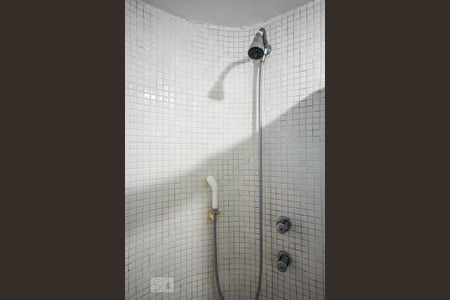 Apartamento à venda com 370m², 5 quartos e 4 vagas Apartamento à venda com 370m², 5 quartos e 4 vagasChuveiro do banheiro da suíte 2