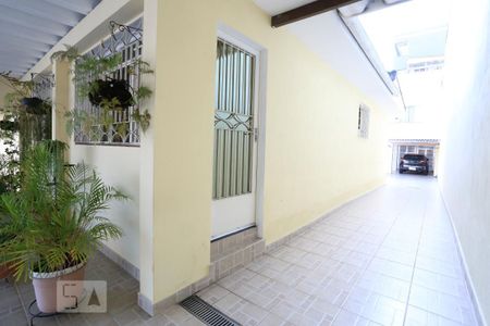 Casa à venda com 300m², 4 quartos e 5 vagasEntrada - Casa 1
