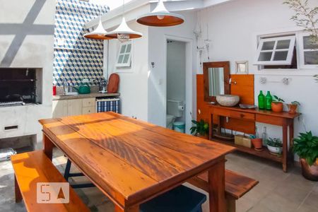 Casa à venda com 233m², 3 quartos e 2 vagas