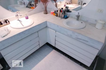Casa à venda com 233m², 3 quartos e 2 vagas