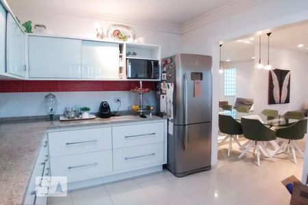 Casa à venda com 233m², 3 quartos e 2 vagas