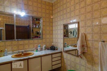 Casa à venda com 495m², 5 quartos e 5 vagasBanheiro Suíte 