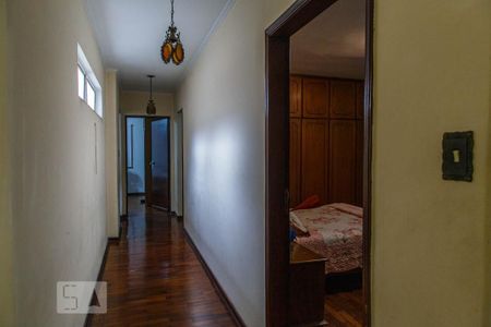 Casa à venda com 495m², 5 quartos e 5 vagasCorredor