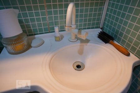 Casa à venda com 200m², 2 quartos e 2 vagasBanheiro