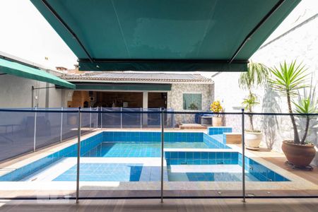 Casa à venda com 500m², 3 quartos e 3 vagas Casa à venda com 500m², 3 quartos e 3 vagasQuintal