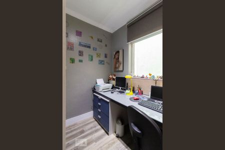 Casa à venda com 500m², 3 quartos e 3 vagas Casa à venda com 500m², 3 quartos e 3 vagasEscritório