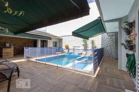 Casa à venda com 500m², 3 quartos e 3 vagas Casa à venda com 500m², 3 quartos e 3 vagasQuintal