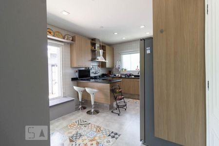 Casa à venda com 500m², 3 quartos e 3 vagas Casa à venda com 500m², 3 quartos e 3 vagasCozinha