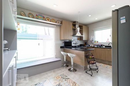 Casa à venda com 500m², 3 quartos e 3 vagas Casa à venda com 500m², 3 quartos e 3 vagasCozinha