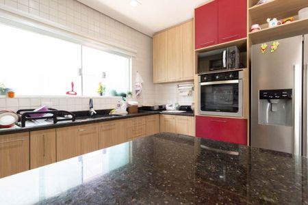 Casa à venda com 500m², 3 quartos e 3 vagas Casa à venda com 500m², 3 quartos e 3 vagasCozinha