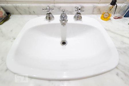 Casa à venda com 500m², 3 quartos e 3 vagas Casa à venda com 500m², 3 quartos e 3 vagasBanheiro Suíte 2