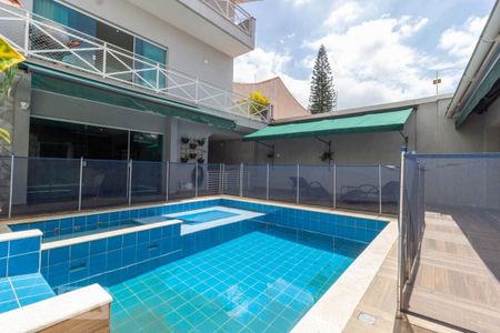 Casa à venda com 500m², 3 quartos e 3 vagas Casa à venda com 500m², 3 quartos e 3 vagasQuintal