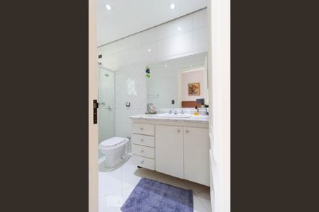 Casa à venda com 500m², 3 quartos e 3 vagas Casa à venda com 500m², 3 quartos e 3 vagasBanheiro Suíte 2