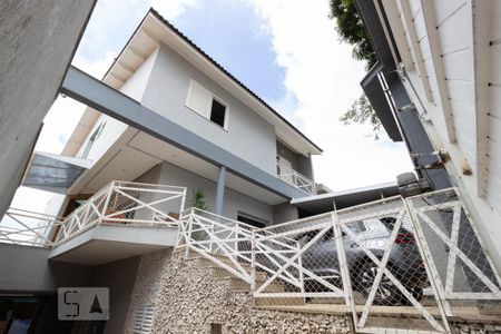 Casa à venda com 500m², 3 quartos e 3 vagas Casa à venda com 500m², 3 quartos e 3 vagasEntrada