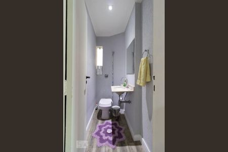 Casa à venda com 500m², 3 quartos e 3 vagas Casa à venda com 500m², 3 quartos e 3 vagasLavabo 2