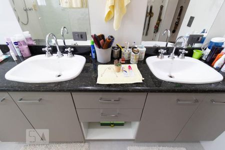 Casa à venda com 500m², 3 quartos e 3 vagas Casa à venda com 500m², 3 quartos e 3 vagasBanheiro Suíte 1