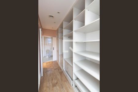 Casa à venda com 293m², 5 quartos e 1 vaga Casa à venda com 293m², 5 quartos e 1 vagaCloset