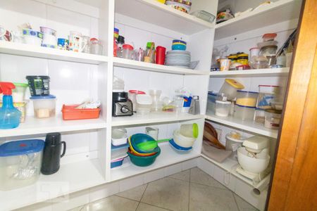 Casa para alugar com 400m², 5 quartos e 5 vagas Casa para alugar com 400m², 5 quartos e 5 vagasDispensa da Cozinha da Edícula