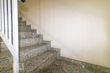 Casa para alugar com 400m², 5 quartos e 5 vagas Casa para alugar com 400m², 5 quartos e 5 vagasEscada da Edícula