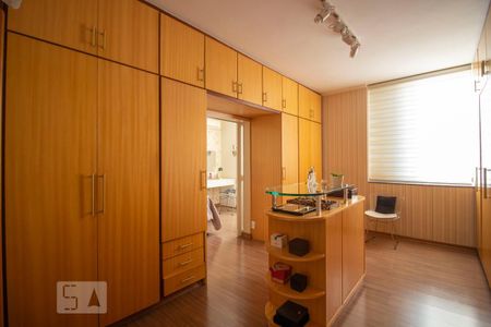 Casa à venda com 360m², 4 quartos e 5 vagasCloset da Suíte 2