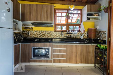 Casa à venda com 319m², 4 quartos e 4 vagas Casa à venda com 319m², 4 quartos e 4 vagasCozinha