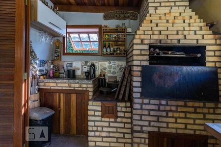 Casa à venda com 319m², 4 quartos e 4 vagas Casa à venda com 319m², 4 quartos e 4 vagasChurrasqueira