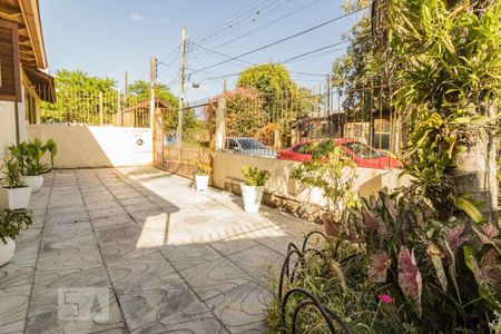 Casa à venda com 319m², 4 quartos e 4 vagas Casa à venda com 319m², 4 quartos e 4 vagasJardim