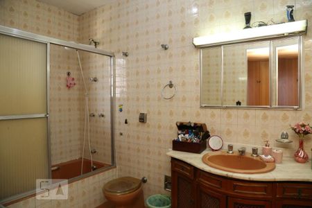 Casa para alugar com 200m², 4 quartos e 3 vagasBanheiro da Suíte