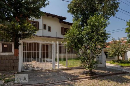 Casa à venda com 260m², 5 quartos e 3 vagasFachada