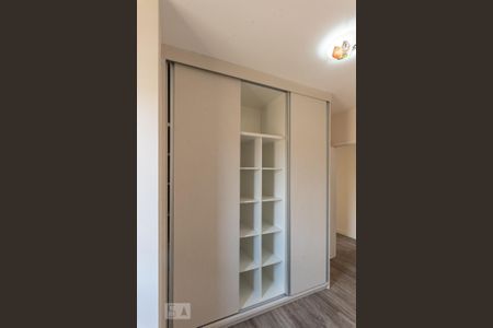 Apartamento à venda com 66m², 2 quartos e 1 vaga Apartamento à venda com 66m², 2 quartos e 1 vagaQuarto- Armários