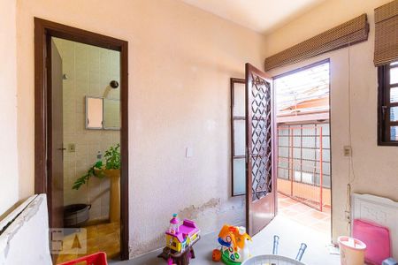 Casa para alugar com 214m², 4 quartos e 2 vagas Casa para alugar com 214m², 4 quartos e 2 vagasCasa de fundos - Sala