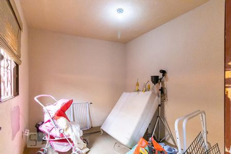 Casa para alugar com 214m², 4 quartos e 2 vagas Casa para alugar com 214m², 4 quartos e 2 vagasCasa de fundos - Quarto