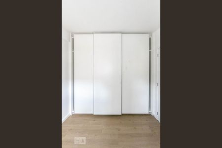 Quarto Suíte 1 de apartamento para alugar com 2 quartos, 64m² em Vila Paris, Belo Horizonte