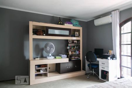 Casa à venda com 165m², 3 quartos e 4 vagas Casa à venda com 165m², 3 quartos e 4 vagasSuite