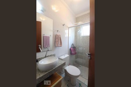 Casa à venda com 120m², 3 quartos e 2 vagasBanheiro da Suíte 1