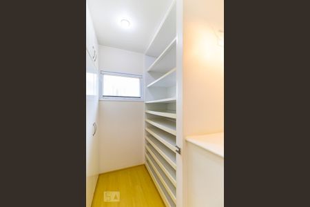 Casa de condomínio à venda com 498m², 6 quartos e 4 vagasQuarto da suíte 1 - Closet