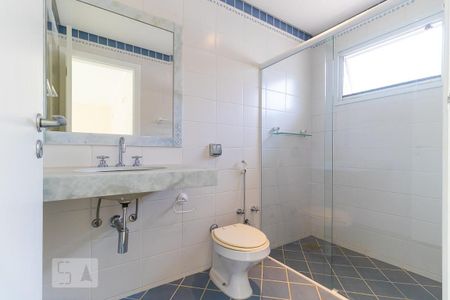 Casa de condomínio à venda com 498m², 6 quartos e 4 vagasBanheiro da suíte 6