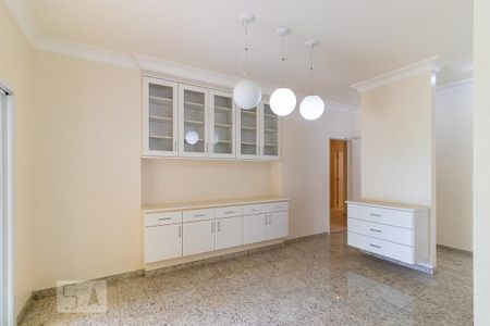 Casa de condomínio à venda com 498m², 6 quartos e 4 vagasSala de jantar