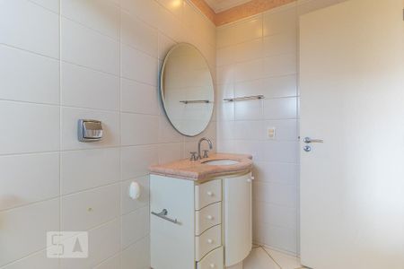 Casa de condomínio à venda com 498m², 6 quartos e 4 vagasBanheiro da suíte 3