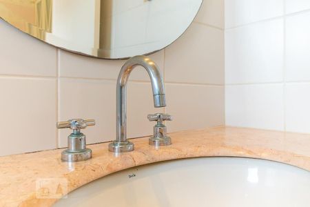 Casa de condomínio à venda com 498m², 6 quartos e 4 vagasBanheiro da suíte 3