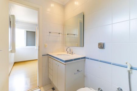 Casa de condomínio à venda com 498m², 6 quartos e 4 vagasBanheiro da suíte 4