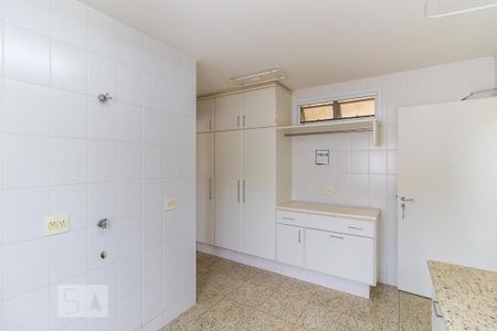 Casa de condomínio à venda com 498m², 6 quartos e 4 vagasÁrea de serviço