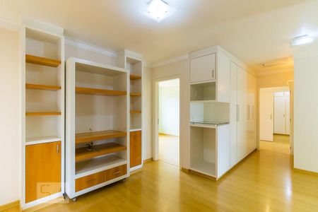 Casa de condomínio à venda com 498m², 6 quartos e 4 vagasHall das suítes do piso superior