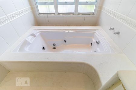 Casa de condomínio à venda com 498m², 6 quartos e 4 vagasBanheiro da suíte 1