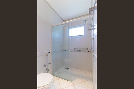 Casa de condomínio à venda com 498m², 6 quartos e 4 vagasBanheiro da suíte 5