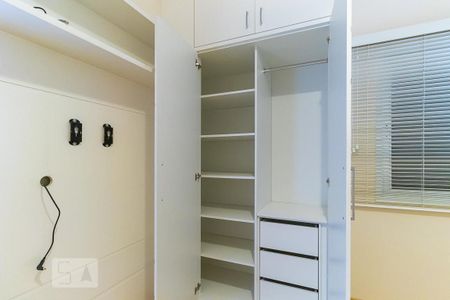 Casa de condomínio à venda com 498m², 6 quartos e 4 vagasQuarto da suíte 5