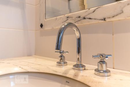 Casa de condomínio à venda com 498m², 6 quartos e 4 vagasBanheiro da suíte 5