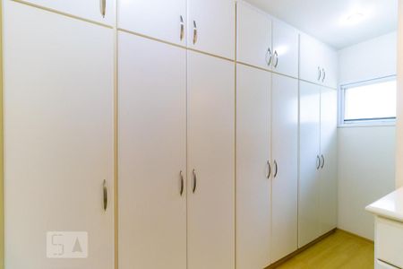 Casa de condomínio à venda com 498m², 6 quartos e 4 vagasQuarto da suíte 1 - Closet