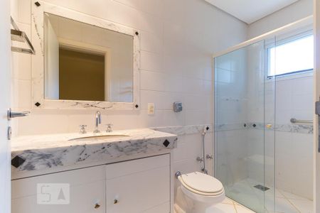 Casa de condomínio à venda com 498m², 6 quartos e 4 vagasBanheiro da suíte 5