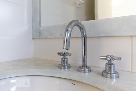 Casa de condomínio à venda com 498m², 6 quartos e 4 vagasBanheiro da suíte 6